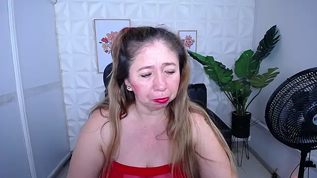 Snapshot of Valentinaa_mature chatting on 12, 11, 2025 Valentinaa mature online show from 12, 11, 2025