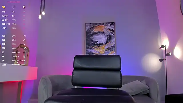 LizzHamilton   online show from 7, 1, 2025
