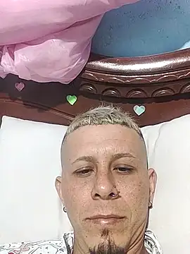 Snapshot of Somospareja1987 chatting on 9, 2, 2025 Somospareja1987 online show from 9, 2, 2025