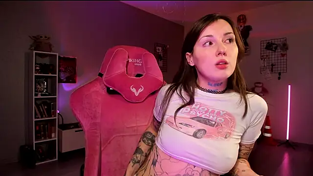 Snapshot of milky_cunt chatting on 25, 9, 2025 milky cunt online show from 25, 9, 2025