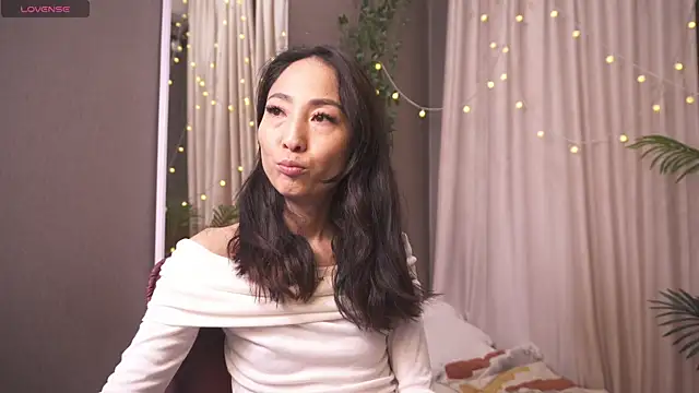 Snapshot of 1reisatumi_ chatting on 16, 12, 2025 1reisatumi online show from 16, 12, 2025