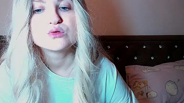 Snapshot of Sara4uu chatting on 21, 9, 2025 Sara4uu online show from 21, 9, 2025