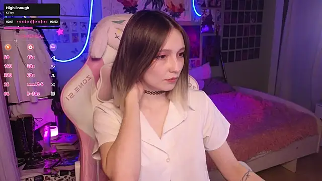 Snapshot of Evie_Ro chatting on 17, 10, 2025 Evie Ro online show from 17, 10, 2025