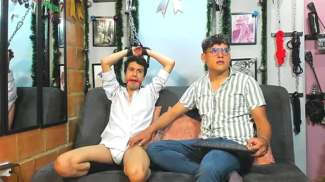 Snapshot of dom2travelersss chatting on 6, 1, 2025 dom2travelersss online show from 6, 1, 2025