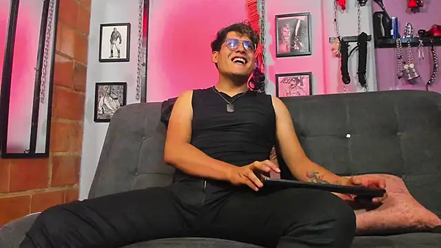 Snapshot of dom2travelersss chatting on 16, 3, 2025 dom2travelersss online show from 16, 3, 2025