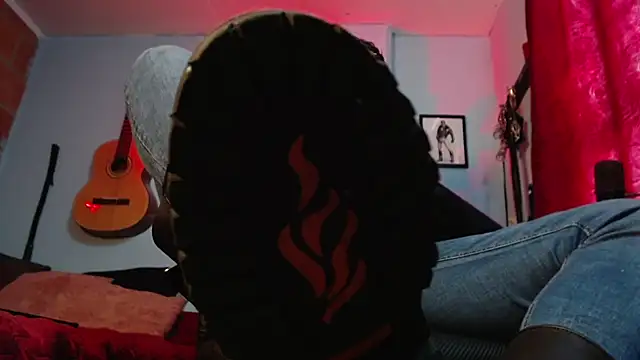 Snapshot of dom2travelersss chatting on 18, 9, 2025 dom2travelersss online show from 18, 9, 2025