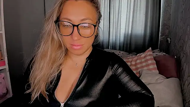 Snapshot of CumOnMy_Tits chatting on 12, 10, 2025 CumOnMy Tits online show from 12, 10, 2025