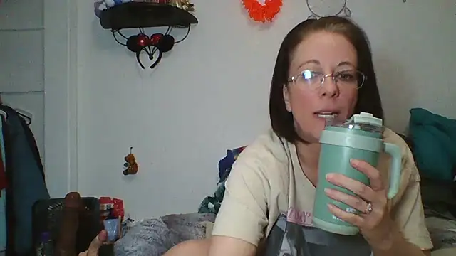 Snapshot of PartyPawgGirl420 chatting on 2, 3, 2025 PartyPawgGirl420 online show from 2, 3, 2025